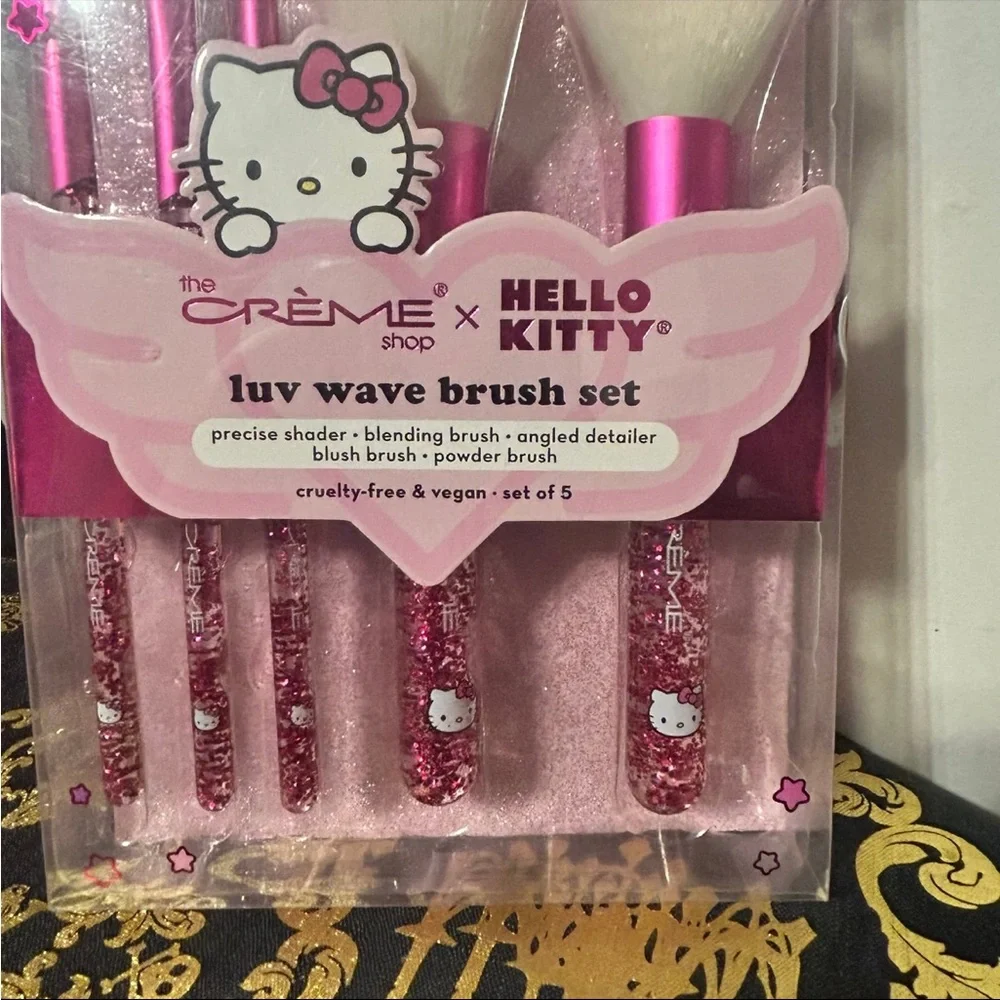 Hello Kitty X the Creme shop limited edition five piece makeup brush set